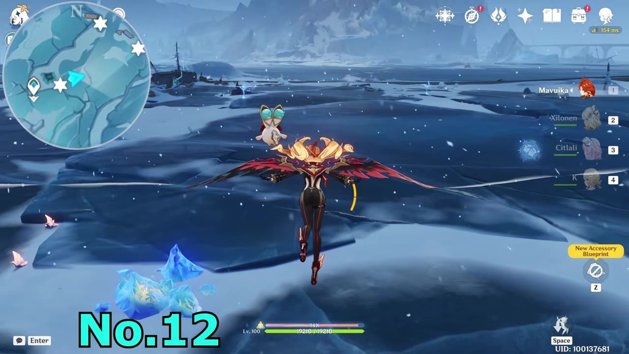 A character is gliding in a snowy landscape, with a mini-map showing the surrounding area.